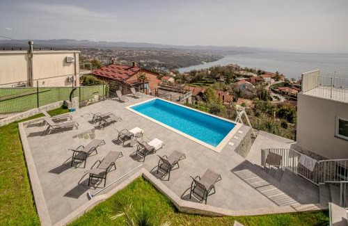 Bregi Apartment | Nachhaltige Wellnessauszeit mit Traumblick, Pool, Sauna, Whirl-Wanne