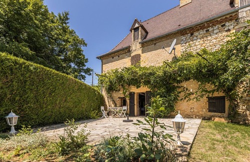 Nadaillac-de-Rouge Villa | Nadaille is a beautiful property in Périgord style