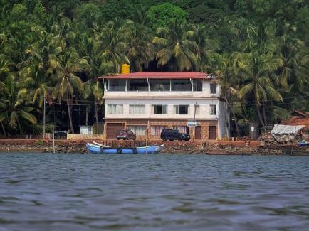 Hireguthi Hotel | Nadhi Mane River-front Beach Stay