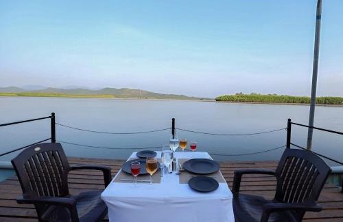 Hireguthi Hotel | Nadhi Mane River-front Beach Stay