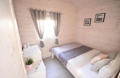 Ustka Ski Chalet | Nadmorska Przystan Domki - Basen, sala zabaw, rowery, animacje