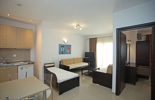 Haniotis Apartment | Naias Beach Hotel
