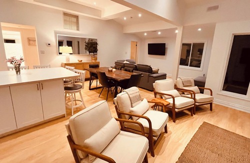 Hastings Highlands House | NALA'S LAKEHOUSE RETREAT- WATERFRONT AND OVER 1 ACRE TREE LINED PRIVATE PROPERTY