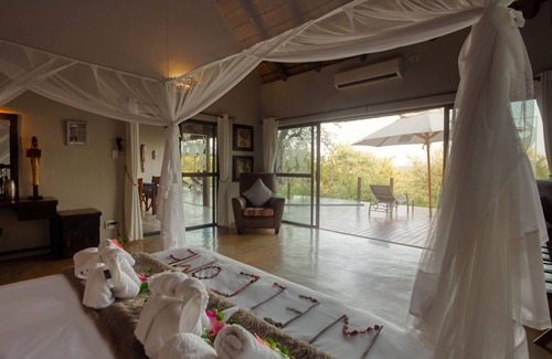Maruleng Cabin | Naledi Game Lodges