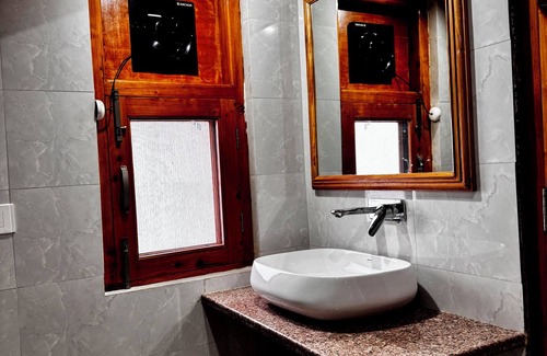 New Manali Hotel | Namgials by Sky Group