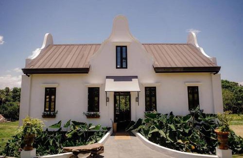 Buck Estate House | Nami Carolina, Your Weekend Home near Tagaytay