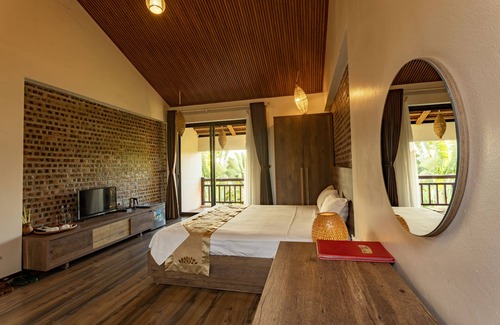 Hoa Lu Hotel | Nan House