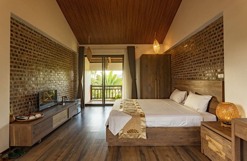 Hoa Lu Hotel | Nan House