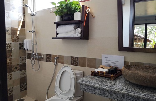 Hoa Lu Hotel | Nan House