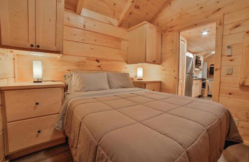 Lookout Valley Neighborhood Association House | Nana Cabin Tiny Log Home Comfort In Rustic Bliss