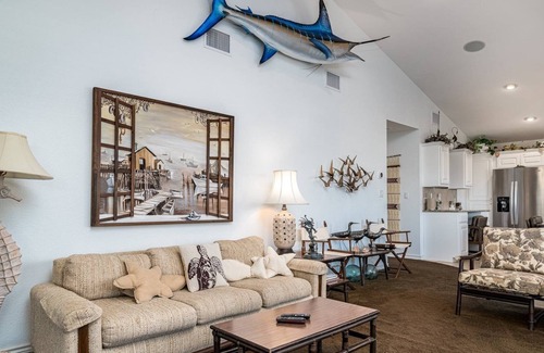 City-by-the Sea House | Nanas Cabana | Canal Views + Boat Dock!