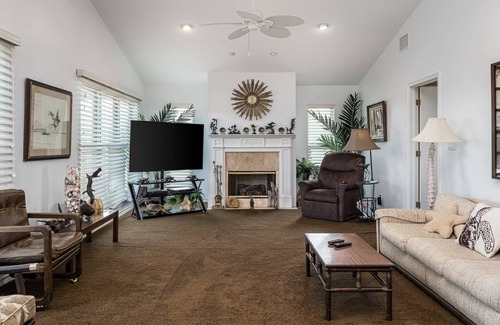 City-by-the Sea House | Nanas Cabana | Canal Views + Boat Dock!