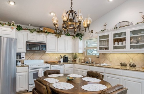 City-by-the Sea House | Nanas Cabana | Canal Views + Boat Dock!