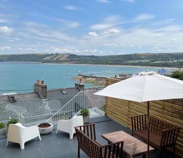 New Quay House | Nant Llys - Spectacularly placed with sea views