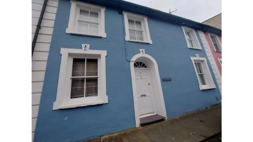 Aberaeron House | Nant Meigan, Georgian Townhouse in centre of Aberaeron, dog friendly