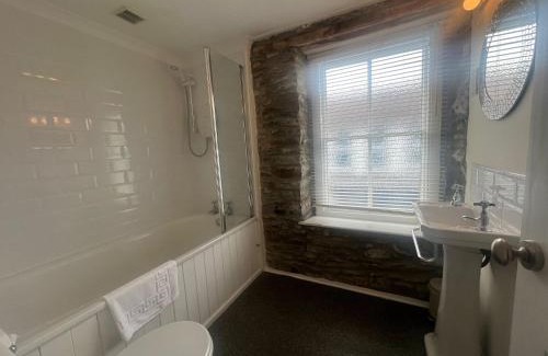 Aberaeron House | Nant Meigan, Georgian Townhouse in centre of Aberaeron, dog friendly