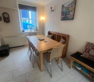 Aberaeron House | Nant Meigan, Georgian Townhouse in centre of Aberaeron, dog friendly