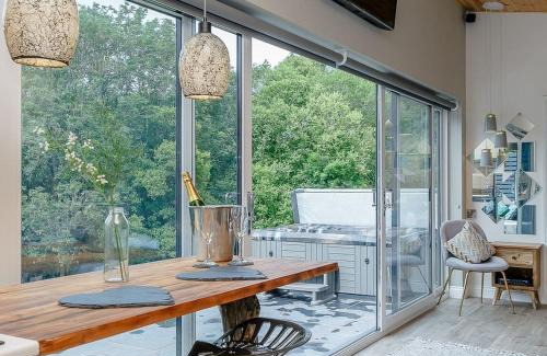Mochdre Resort | Nant-Y-Coed Lodges
