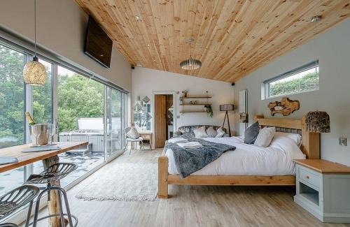 Mochdre Resort | Nant-Y-Coed Lodges