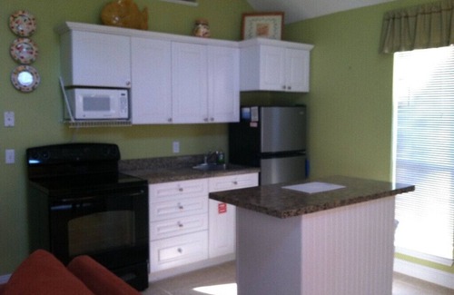Crystal Beach Cottage | Nantucket Cottage A - 3 min stroll to beach.