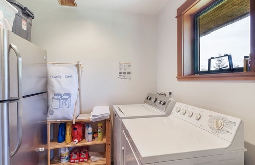 Friday Harbor House | Nantucket Style w/peak-a-boo view (KBC)