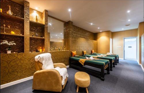 Bang Sao Thong Hotel | Napheera Royal Tel