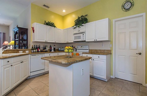North Naples Villa | Naples best location, heated pool, close to the beach, gated community .