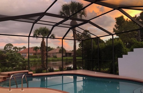 North Naples Villa | Naples best location, heated pool, close to the beach, gated community .