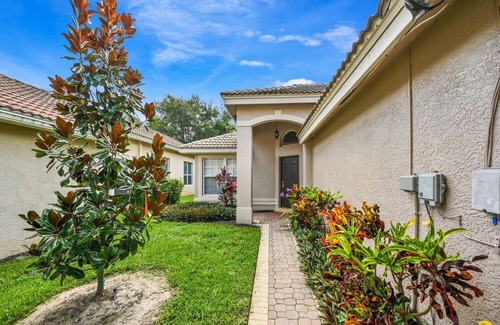 Saturnia Lakes House | Naples Getaway w/private pool & spa!