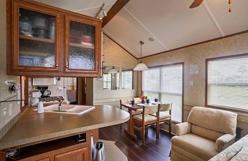 North Naples Cottage | Naples Home w/Lanai & Shared Pool < 4 Mi to Beach!