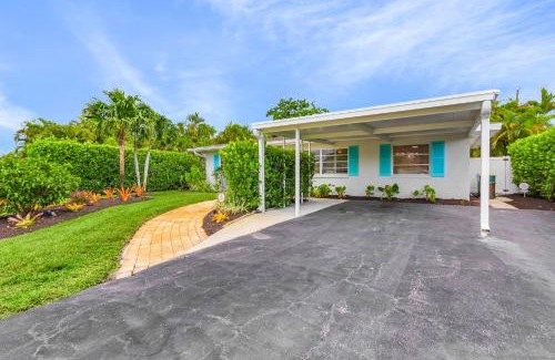 Central Naples House | Naples Oasis SwimSpa Tiki Bar Arcade and Fire Pit By Vacation Your Way