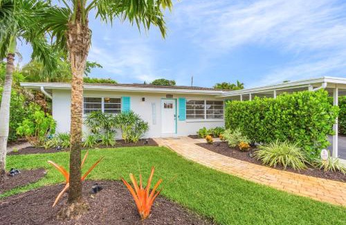 Central Naples House | Naples Oasis SwimSpa Tiki Bar Arcade and Fire Pit By Vacation Your Way