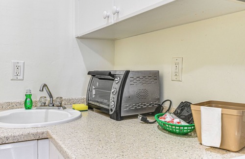Naples Condo | Naples Retreat w/Screened Porch + Charcoal Grill