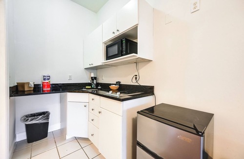 Naples Apartment | Naples Studio Retreat w/Resort Pool!