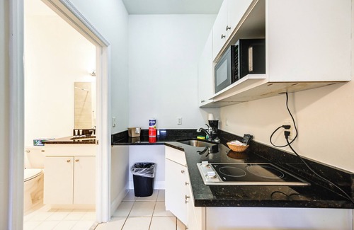 Naples Apartment | Naples Studio Retreat w/Resort Pool!