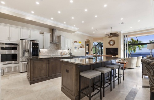 Connors House | Naples/Waterfront/Gulf Access/Walk to Vanderbilt Beach - 20,000/Mth