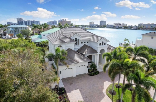 Connors House | Naples/Waterfront/Gulf Access/Walk to Vanderbilt Beach - 20,000/Mth