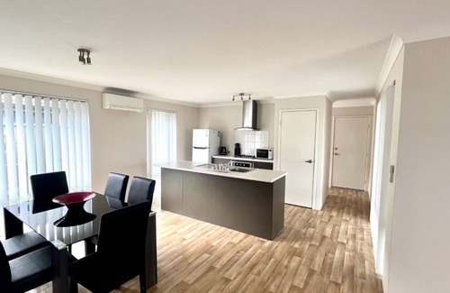 Kealy House | Napolean Holiday Retreat