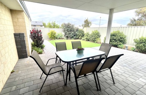 Kealy House | Napolean Holiday Retreat