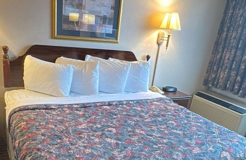 Napoleon Hotel | Napoleon Inn & Suits