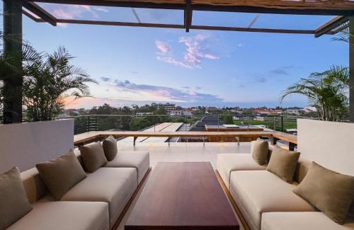 Umalas House | Narawangsa Villa 4br Amazing Sunset Rooftop
