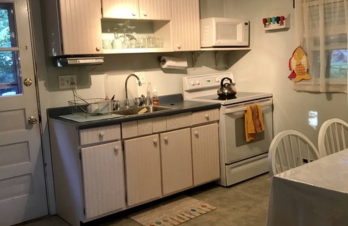 Saunderstown House | Narragansett Lake Cottage Right Next to Bonet Shores.