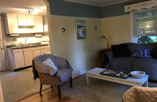 Saunderstown House | Narragansett Lake Cottage Right Next to Bonet Shores.