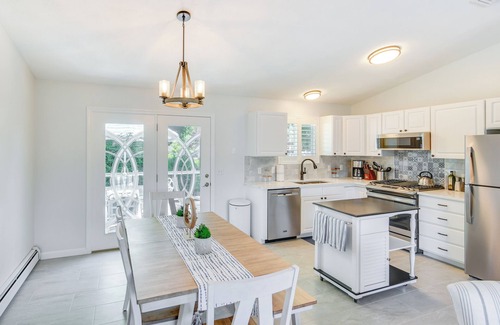 Narragansett House | Narragansett Vacation Rental Near River & Beach!