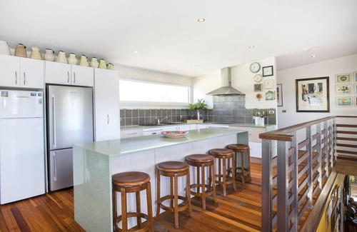 Narrawallee House | Narrawallee Beach. A family sized three bedroom Beach House by the Beach.