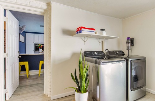 Pensacola House | NAS, Pensacola Beach, Pool House -20mins to both beaches