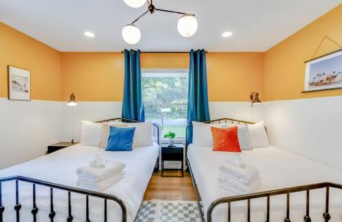 Woodbine House | NashOasis 10 Min to DT, Gameroom, Huge Yard