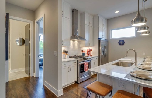 Nashville House | Nashvegas 13 Beds Rooftop Views Mins to Broadway