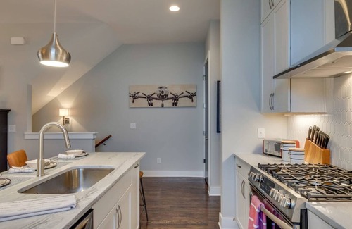 Nashville House | Nashvegas 13 Beds Rooftop Views Mins to Broadway