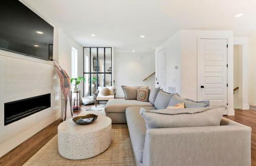 Katie Hill Neighborhood House | Nashville Delight - Fun Murals & Downtown Views